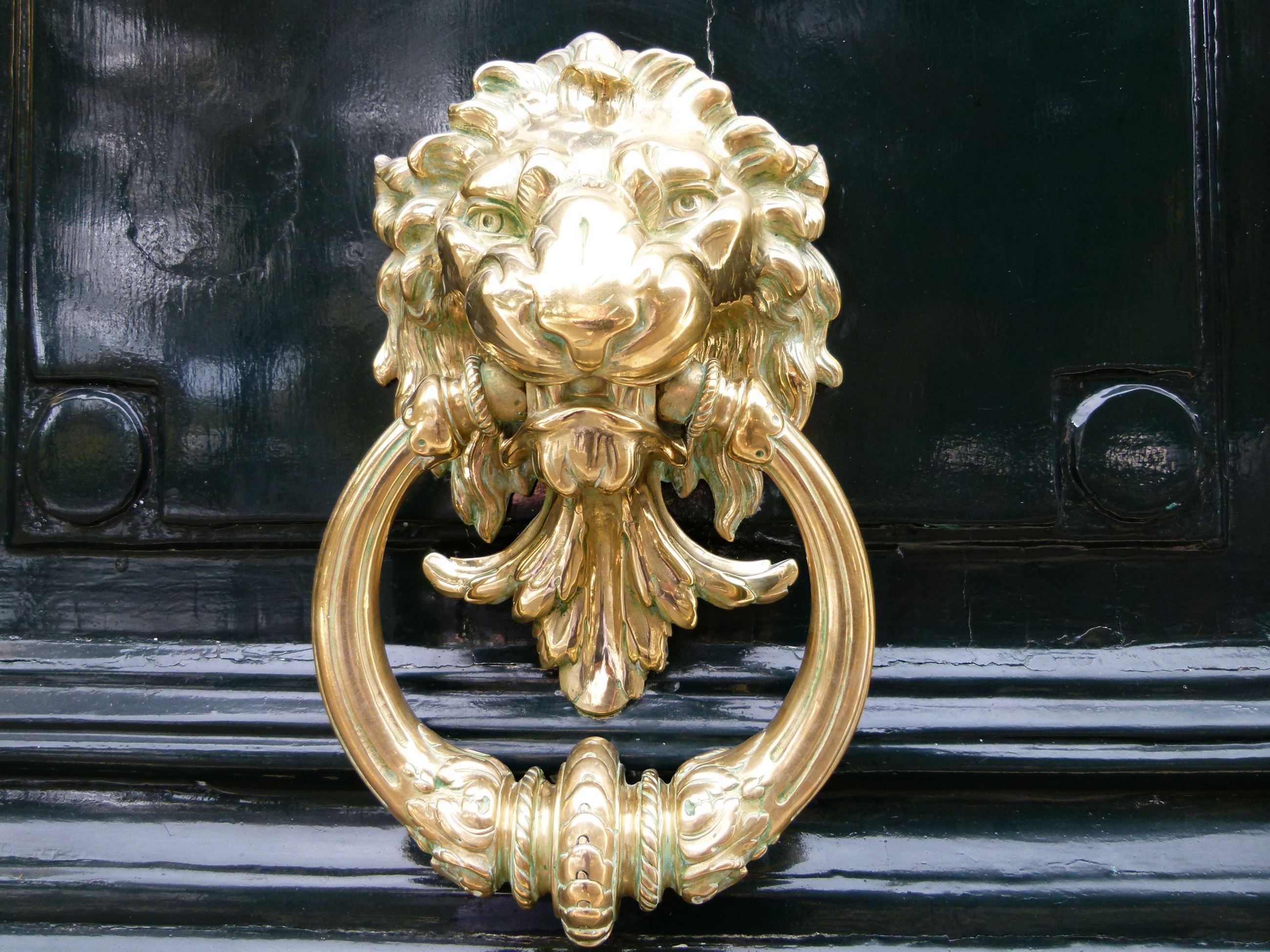 doorknocker